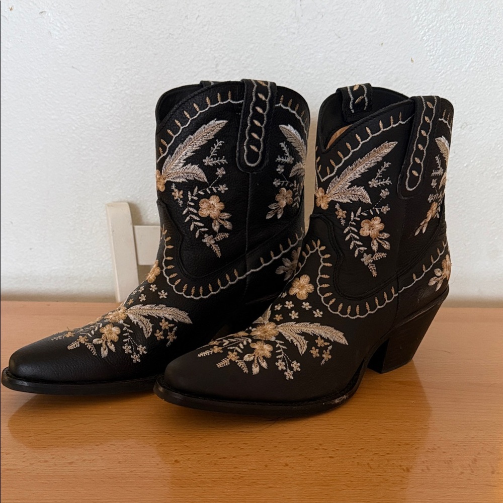Dingo Black and Cream Embroidered Ankle Boots